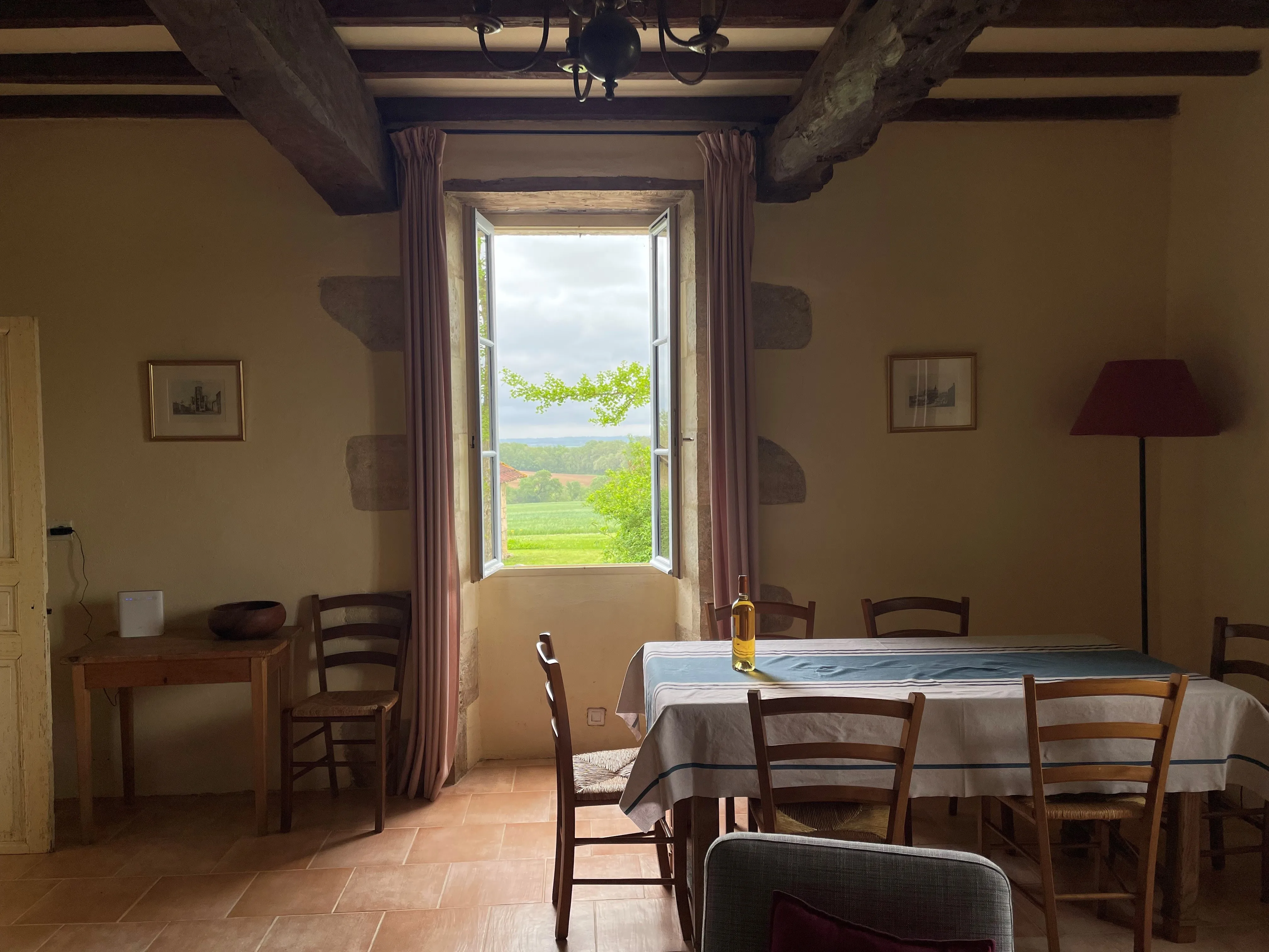 Salle à manger avec vue sur la vallée