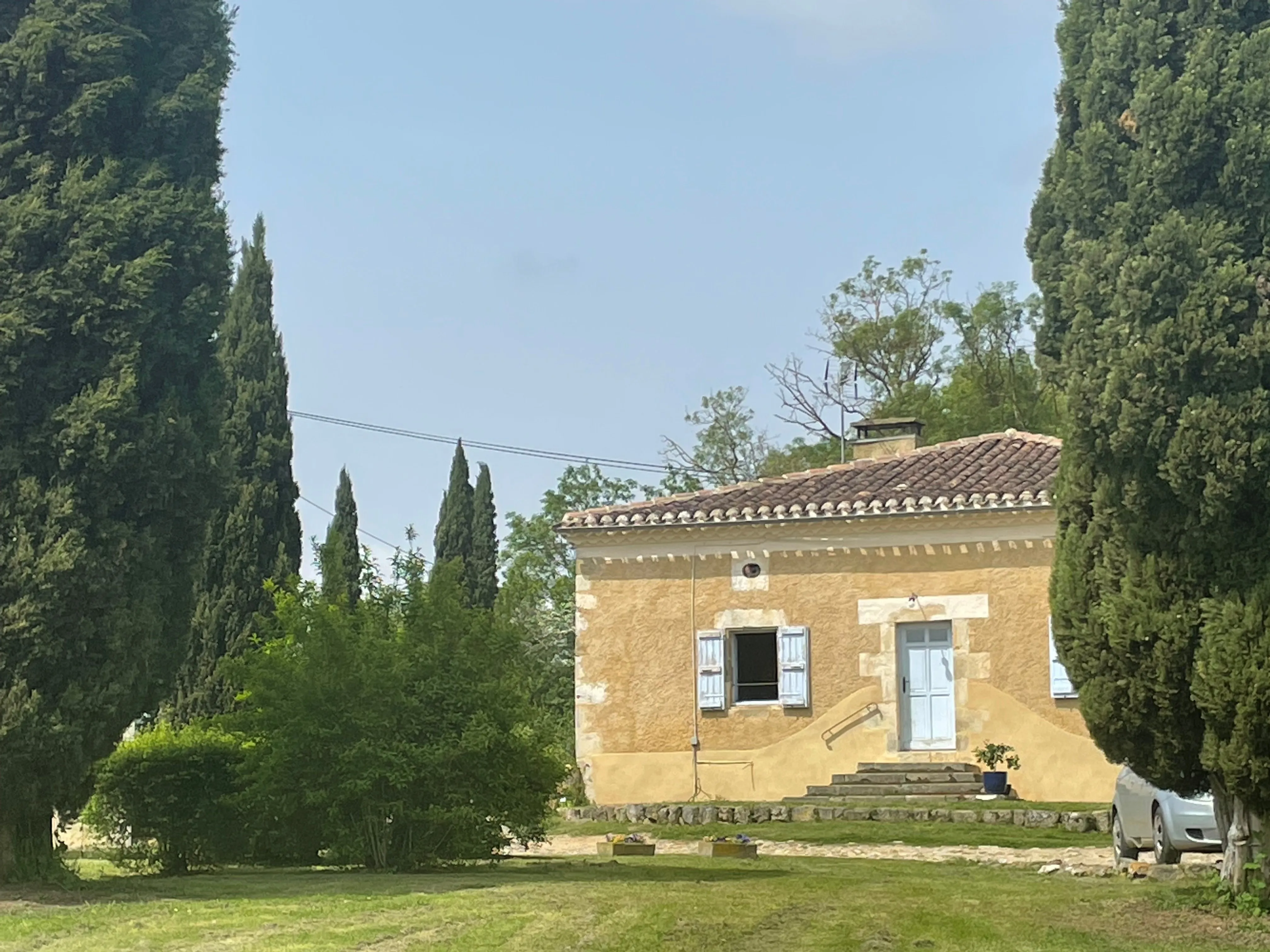 Façade de la petite maison gasconne
